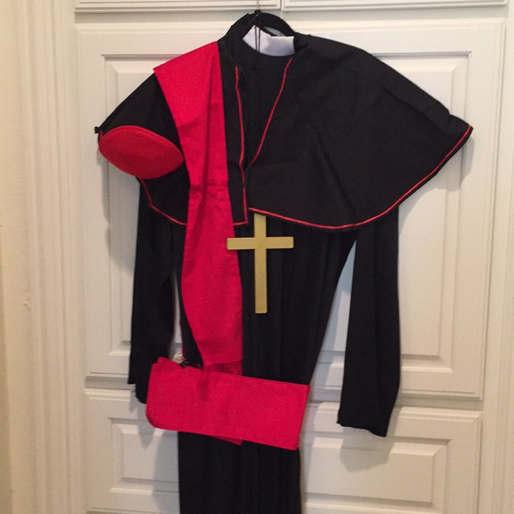 Costumes- (2) Cardinal. - Picture 3 of 3
